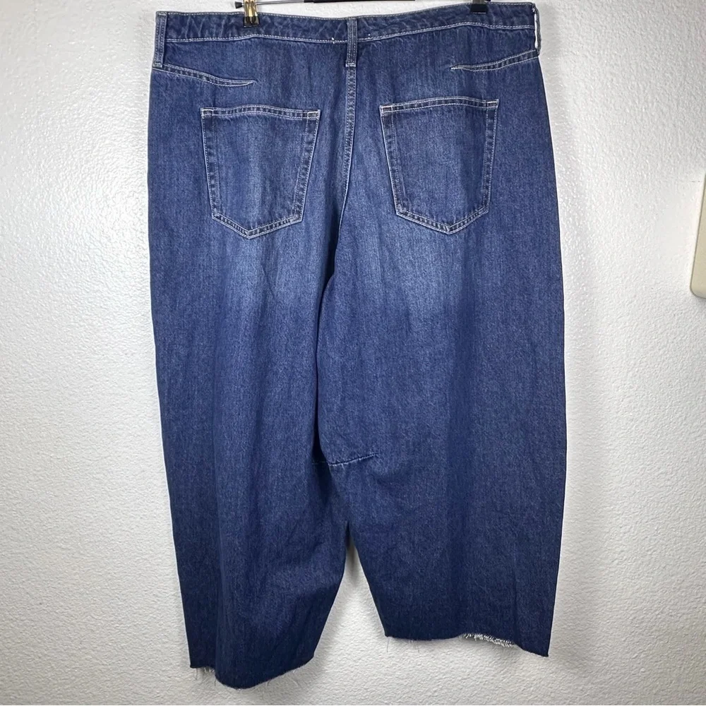 Universal Thread Women's High Rise Curved Leg Ankle Blue Denim 17R
